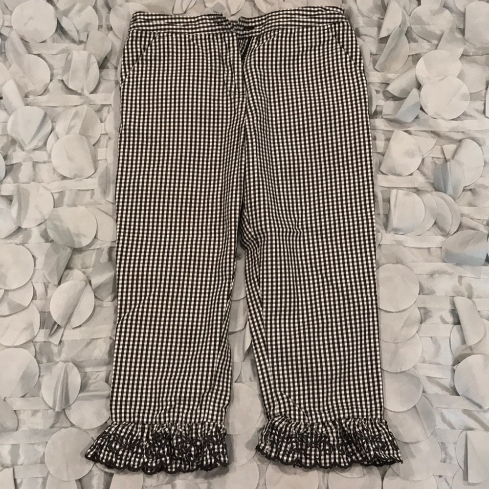 Cropped gingham pants for girls.